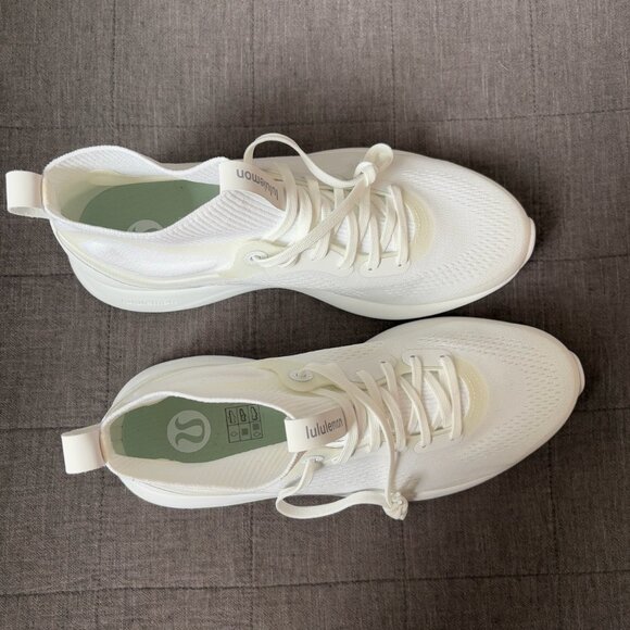 Womens Chargefeel Workout Mid Shoe Size 9 White - Picture 2 of 3